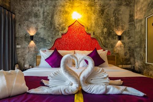 Un ou plusieurs lits dans un hébergement de l'établissement Maneetel Krabi Beachfront-SHA Plus
