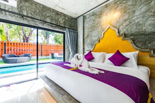 Un ou plusieurs lits dans un hébergement de l'établissement Maneetel Krabi Beachfront-SHA Plus