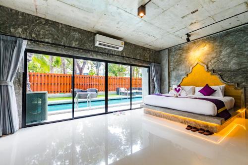 Piscine de l'établissement Maneetel Krabi Beachfront-SHA Plus ou située à proximité