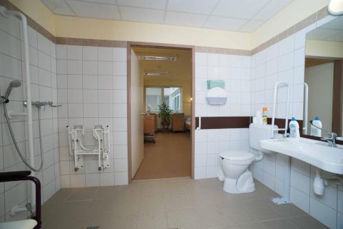 Kúpeľňa v ubytovaní Borbányai Rehabilitációs Ház