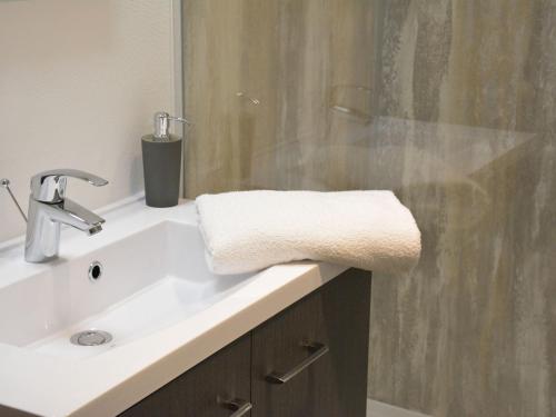 Een badkamer bij Luxurious Holiday Home in Hamoir with Terrace