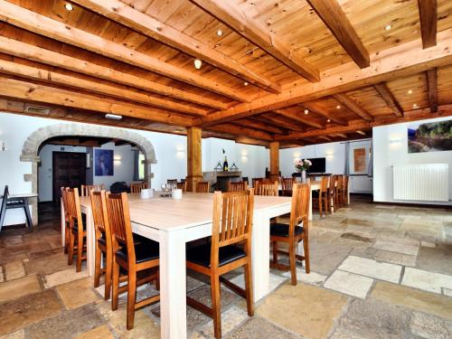 TV a/nebo společenská místnost v ubytování Farmhouse in Tuscany with Pool Views