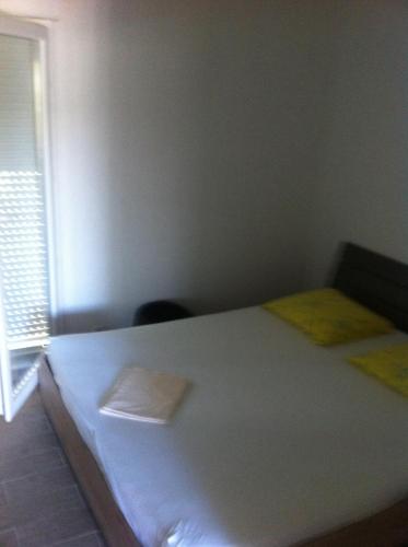 Ένα ή περισσότερα κρεβάτια σε δωμάτιο στο Apartmani Ivan V RELAX