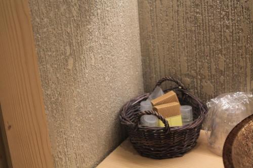 a basket sitting on a table next to a wall at Albergo Chalet Lago Antorno in Misurina