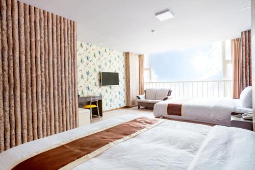 Postel nebo postele na pokoji v ubytování A Ace Hotel