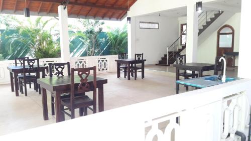 Gallery image of Colonial Bungalow in Tangalle