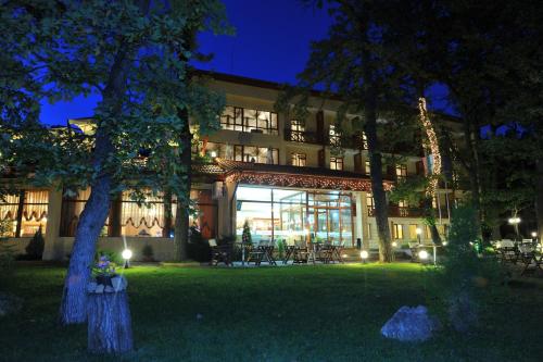 Taman di luar Spa Hotel Armira