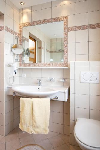 a bathroom with a sink and a mirror at Alpenhotel Laurin in Hochgurgl