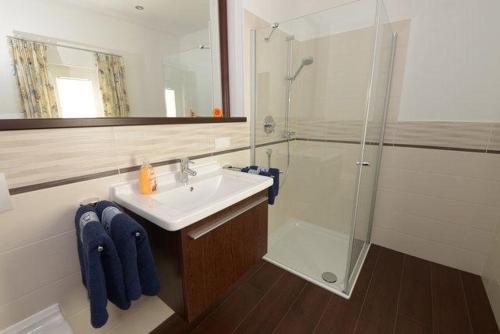 a bathroom with a sink and a shower at Ruegen in Wiek auf Rügen