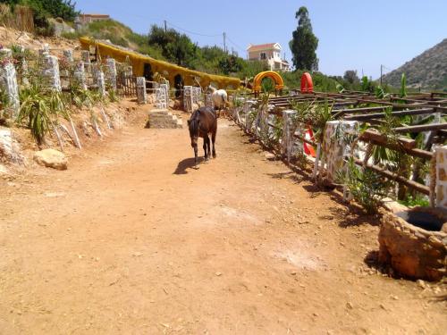 Gallery image of Stone Village Hotel Apartments in Balíon