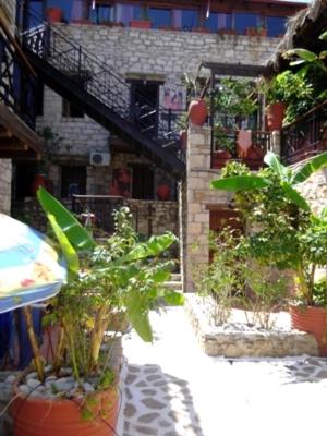 Gallery image of Stone Village Hotel Apartments in Balíon