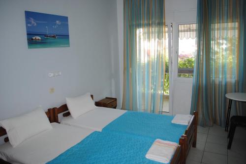 Ένα ή περισσότερα κρεβάτια σε δωμάτιο στο Artemis Apartments