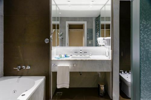 A bathroom at Epic Hotel Villa de Merlo