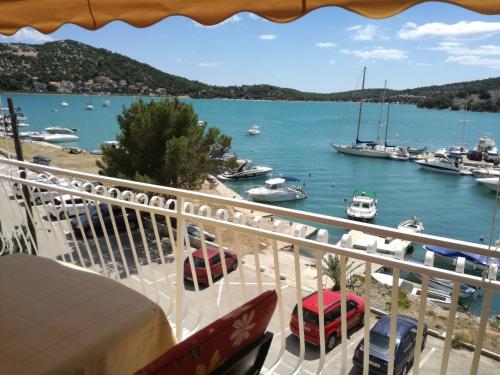 Apartments Nera Tisno