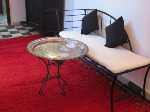 a coffee table sitting next to a bed at Riad Arous Chamel in Tangier