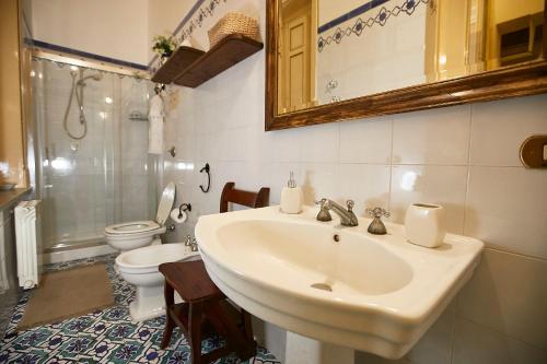 Un baño de Dimora La Commare