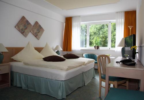 Hotel Antares tesisinde bir odada yatak veya yataklar