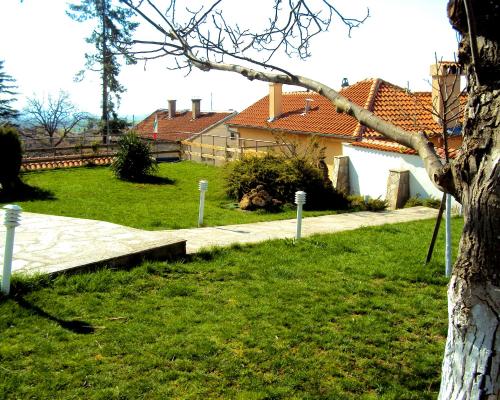 Κήπος έξω από το House Mirlevi