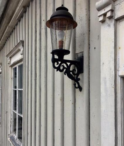 a light on the side of a building at Kisa Wärdshus & Hotell in Kisa