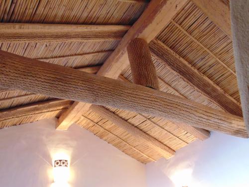 a ceiling with wooden beams in a room at Sendero De Las Cabras in Purmamarca