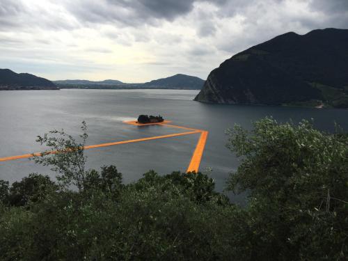 Gallery image of Appartamento Terrazza sul Porto in Monte Isola