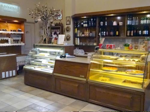 a display case in a bakery with pizzas in it at Arethousa in Plaka Milou