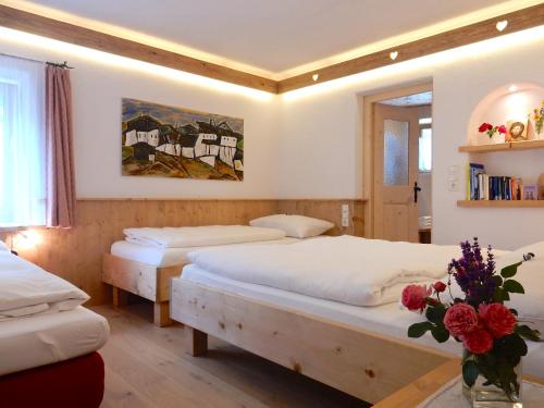 Ferienhaus Alpina Ötztal tesisinde bir odada yatak veya yataklar