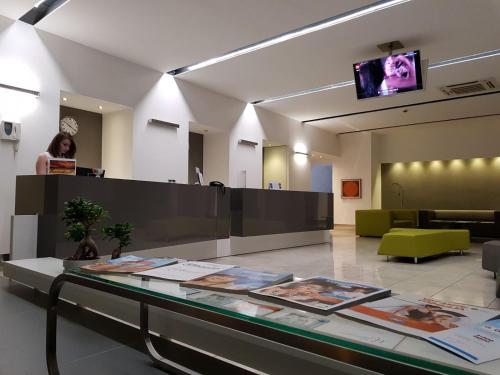 TV a/nebo společenská místnost v ubytování Hotel Artemide