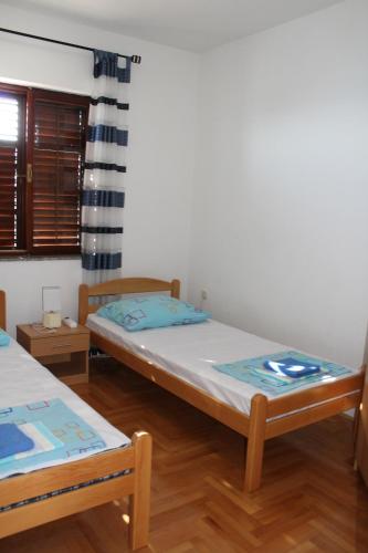 a room with two beds and a window at Kuca za odmor_Danica in Sveti Juraj