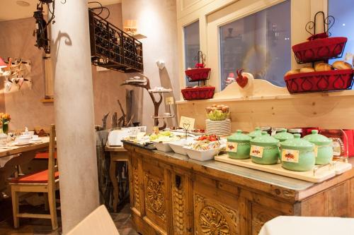 a buffet line with food in a restaurant at Am Dorfplatz Suites - Adults friendly in Sankt Anton am Arlberg
