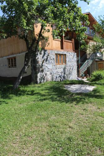 Irina's Guesthouseにある庭