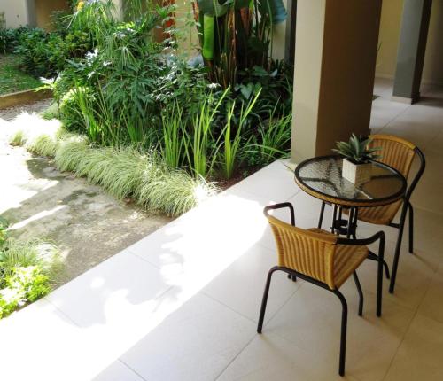 Κήπος έξω από το Dunton Guest House