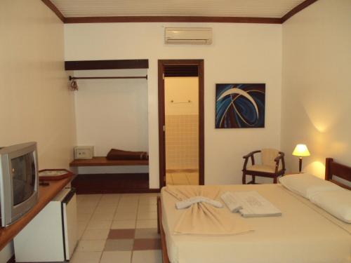 A bed or beds in a room at Barlavento Suites