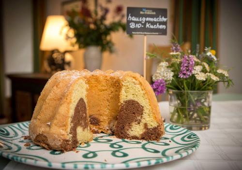 a bundt cake sitting on a plate on a table at Naturidyll Hotel Hammerschmiede in Anthering