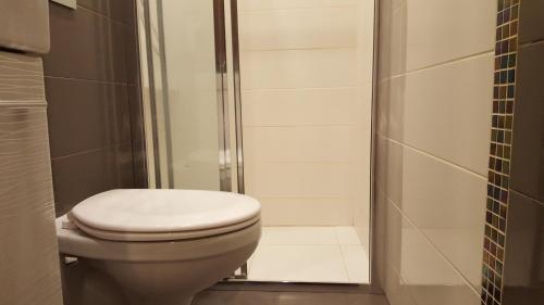 a bathroom with a toilet and a shower at StudioSpanie beach room small in Sopot