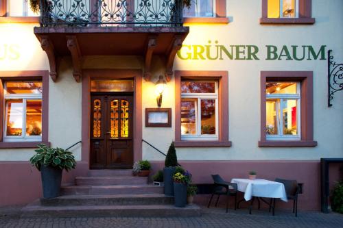 Η πρόσοψη ή η είσοδος του Hotel & Restaurant Grüner Baum Merzhausen