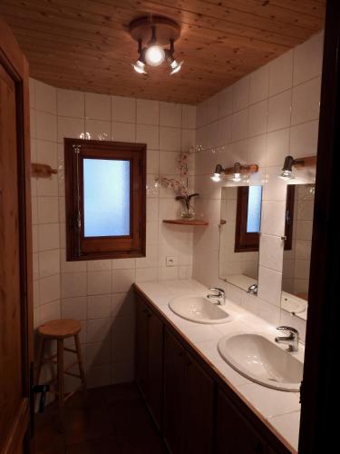  Chalet Riba -  Room  picture :   Tea/Coffee maker    Shower    Bath                           