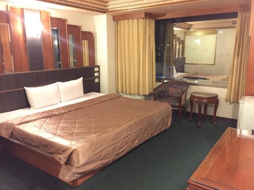 Bazhong Sentosa Hotel tesisinde bir odada yatak veya yataklar