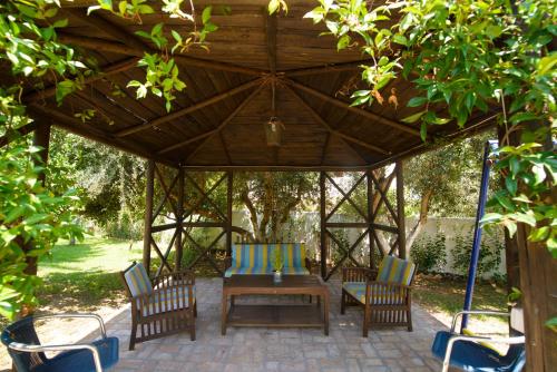 Сад в Dimitra Apartment Hotel