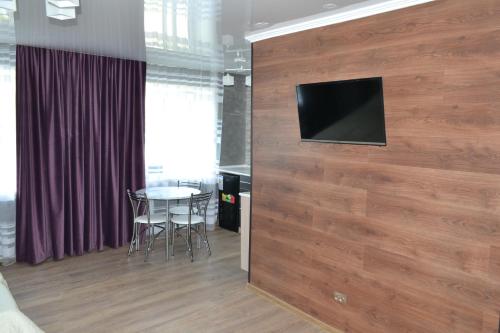 Televisor o centre d'entreteniment de Хай-Тек апартаменты в центре по Гоголя51