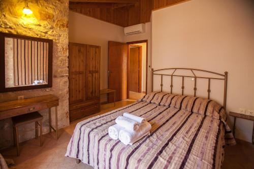 a bedroom with a bed with towels on it at Anigraia in Paralion astros