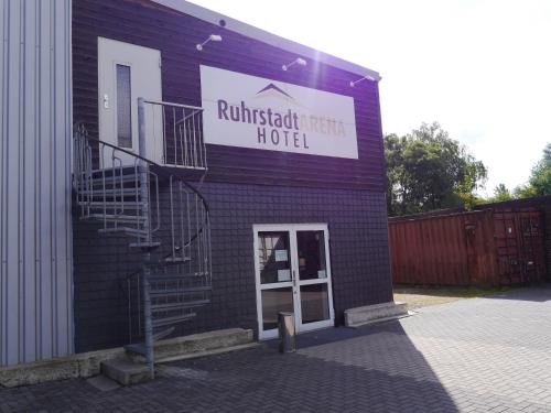 Η πρόσοψη ή η είσοδος του Ruhrstadtarena Hotel