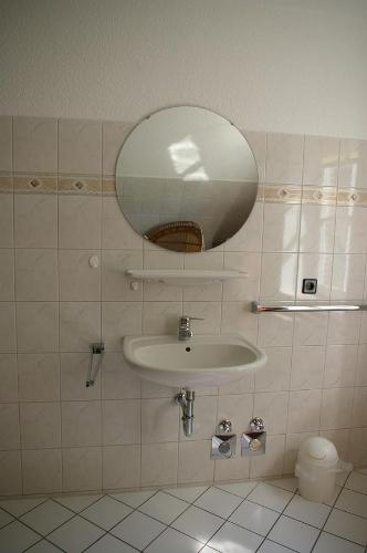 A bathroom at Villa An Der Au