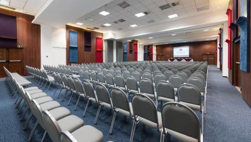 an empty lecture hall with chairs and a podium at Best Western Premier Maceió in Maceió
