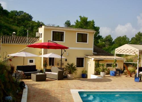 a house with a patio and a swimming pool at Terra das Delicias in Morenos