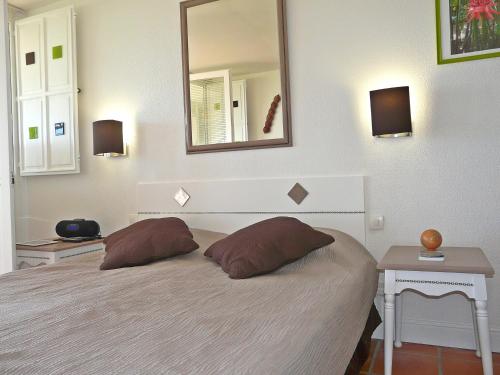 Tempat tidur dalam kamar di Anse des Rochers-Studio Zabrico