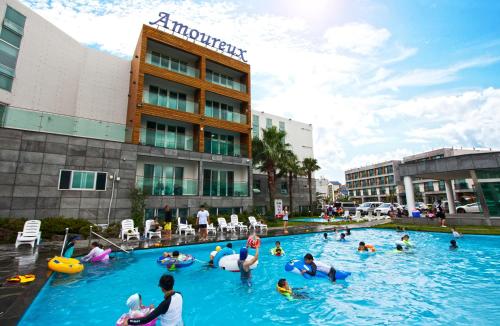 Amoureux Resort