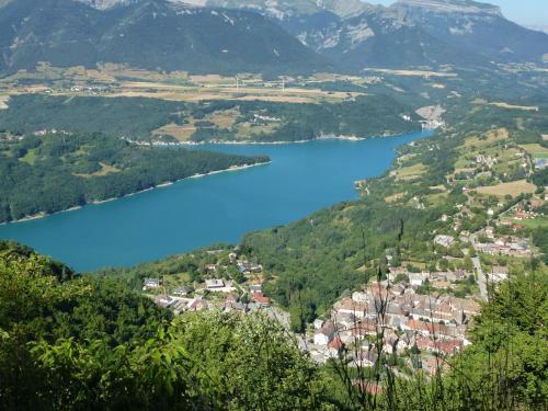 a view of a blue lake in a valley at Boustigue Hotel in Corps