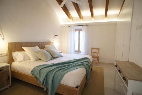 a bedroom with a large bed with a wooden headboard at Ca Na Nina in Sant Llorenç des Cardassar