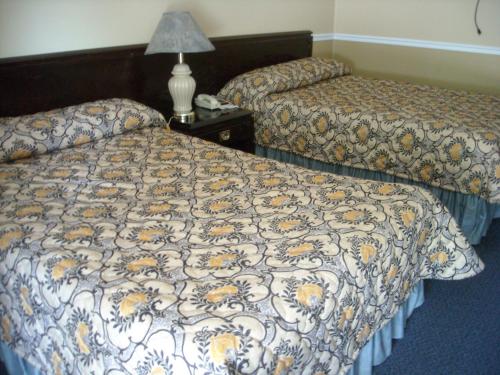 Ένα ή περισσότερα κρεβάτια σε δωμάτιο στο Motel Montreal